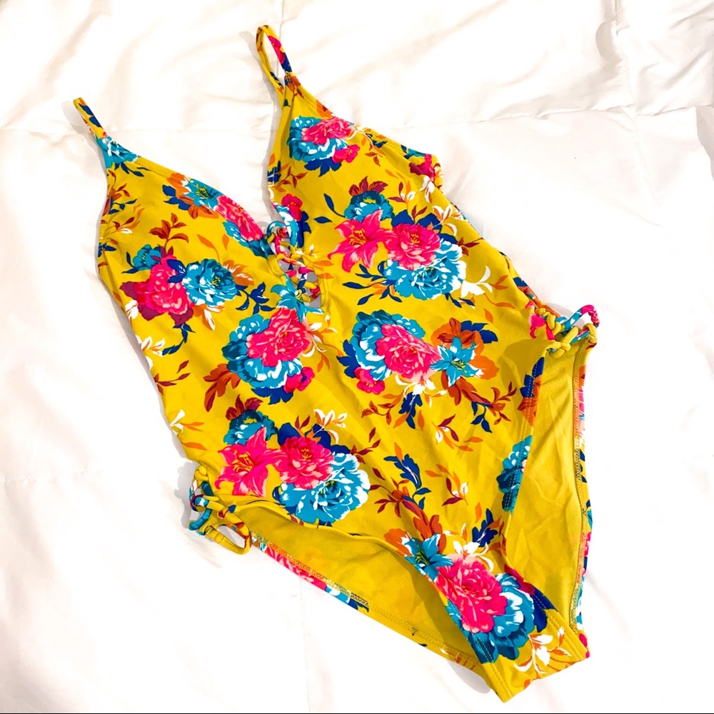 NWOT Women’s floral one piece swimsuit xhilaration